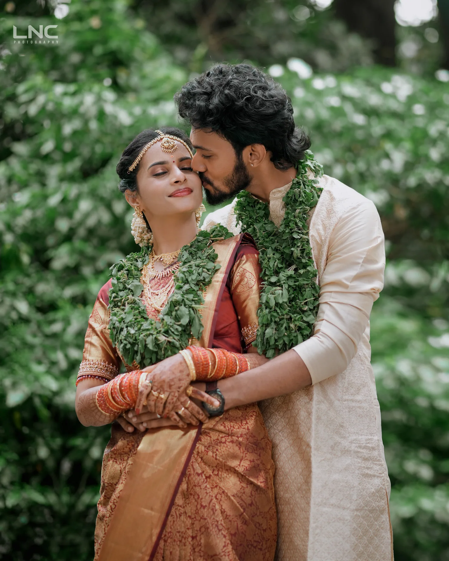 Vishnu & Gayathri — Malayali Temple Wedding in Guruvayur, Kerala